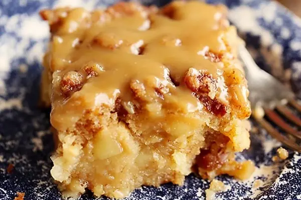 Apple Pecan Sheet Cake